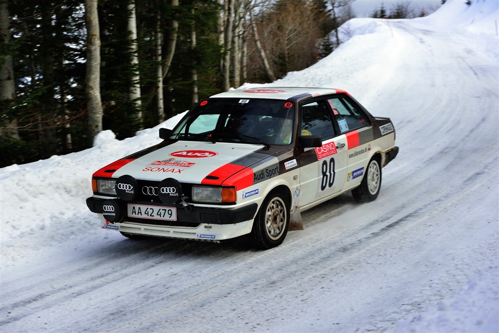 Toni Hansen og Per Brodersen i Audi 80 GLE noterede sig for en andenplads ud af 275 mandskaber på en af dagens fire specialetaper
(Foto: Michael Eisenberg)